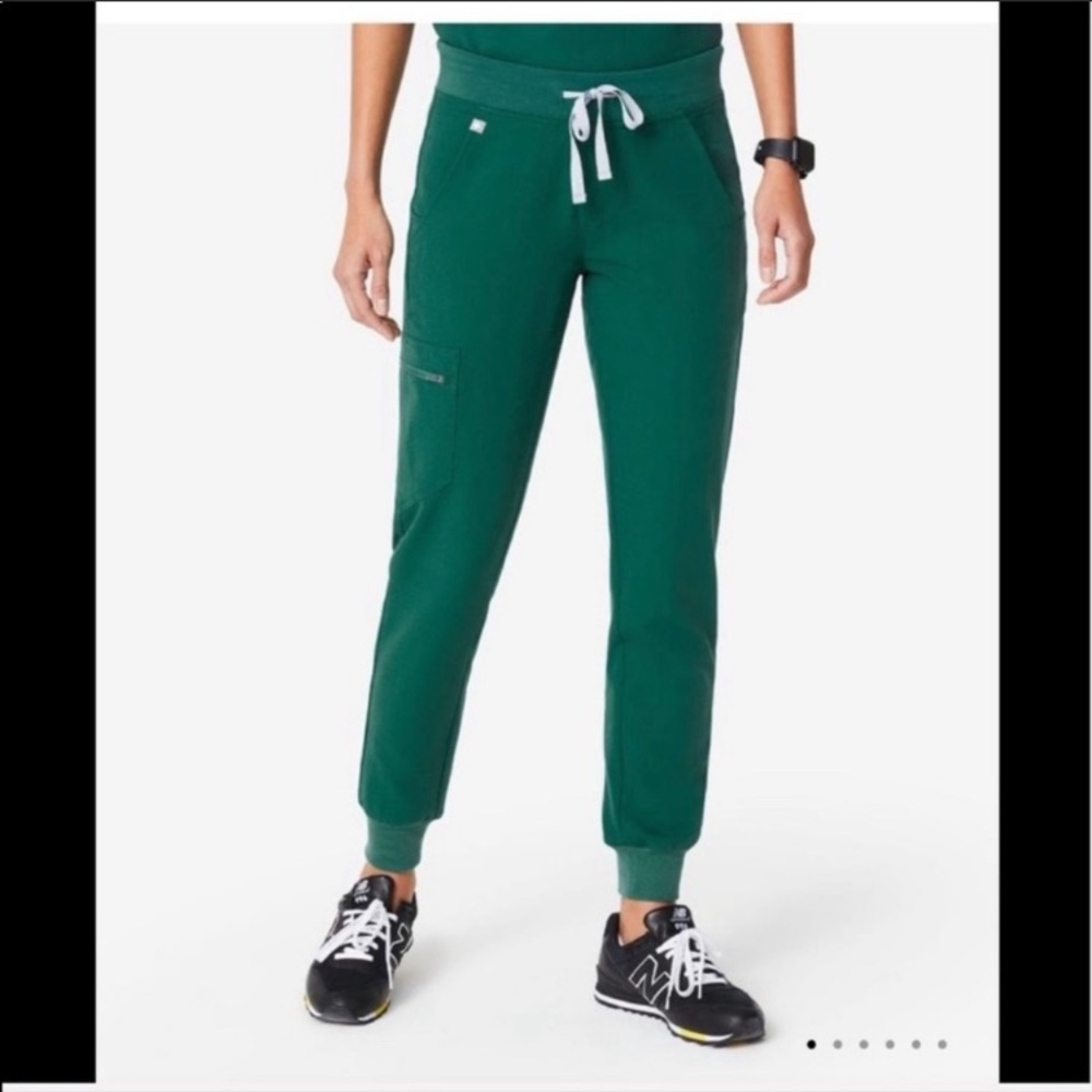 5 PAIRS FIGS ZAMORA JOGGER HUNTER GREEN XSP